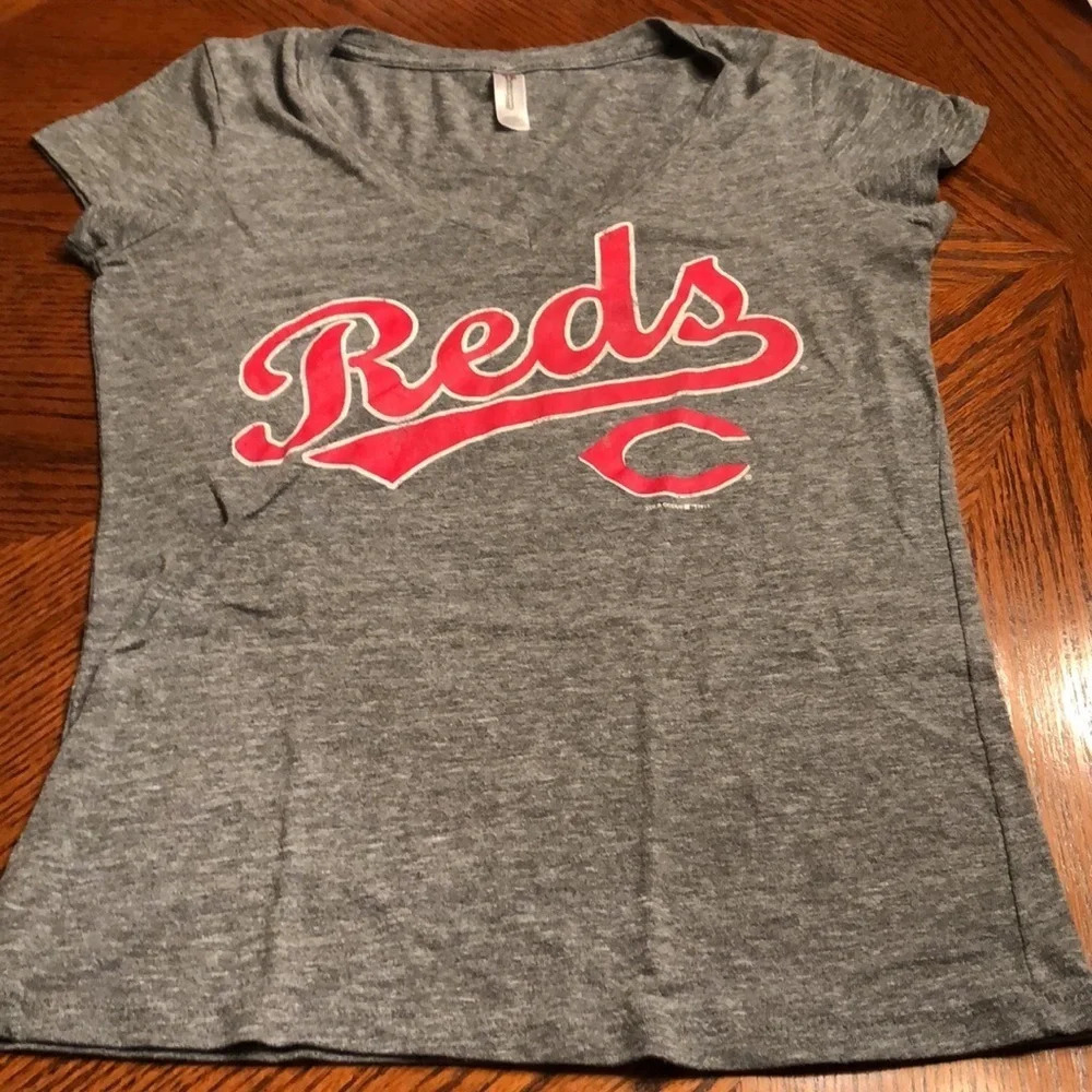 Cincinnati Reds Tee Shirt - Picture 3 of 7